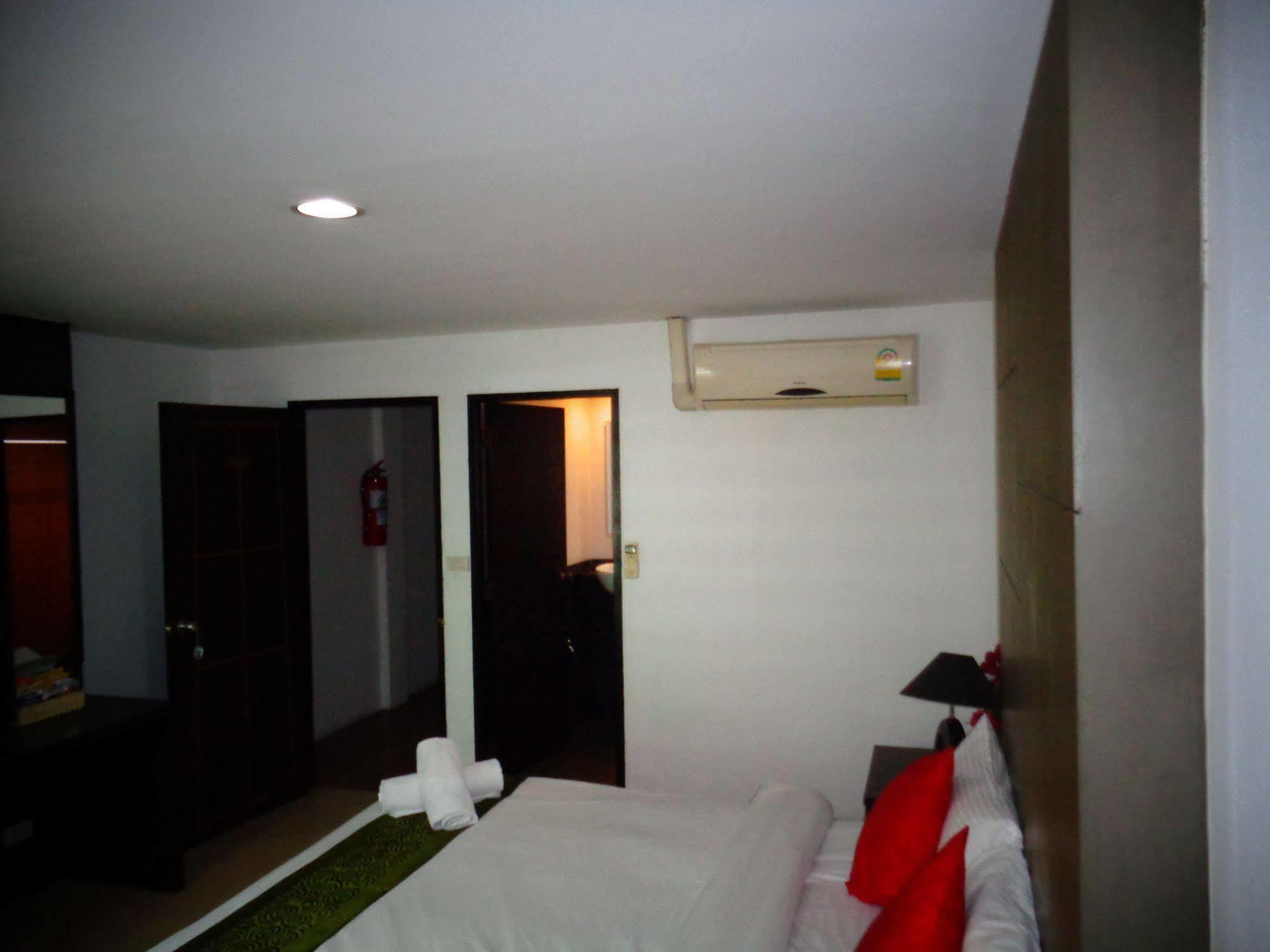 Bgw Phuket Hostel Patong Ngoại thất bức ảnh
