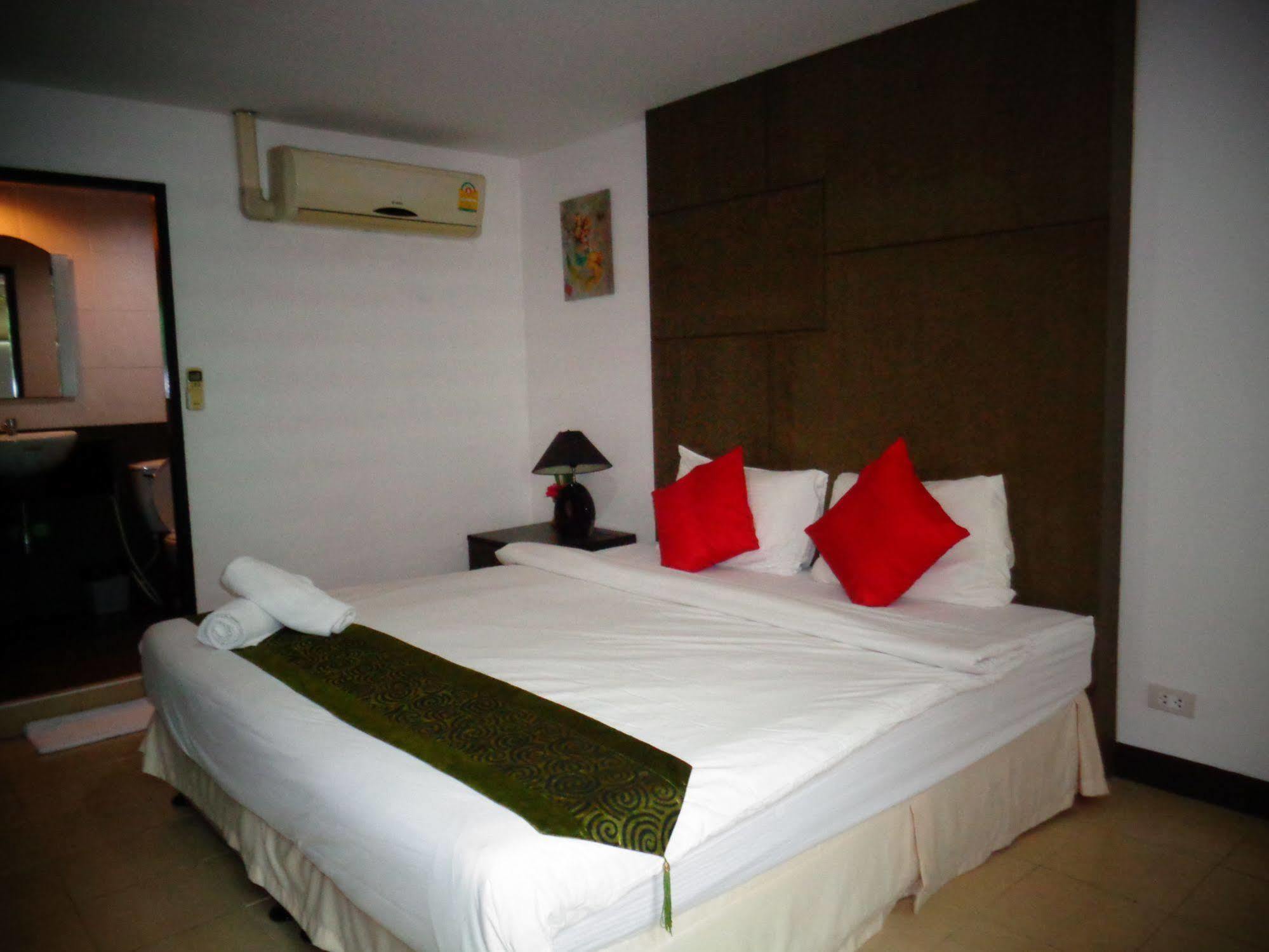 Bgw Phuket Hostel Patong Ngoại thất bức ảnh