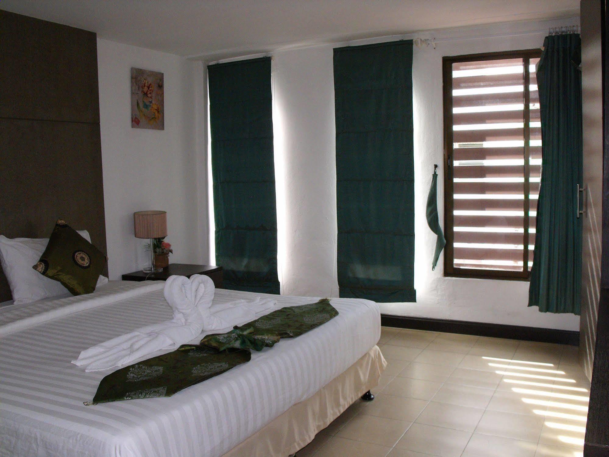 Bgw Phuket Hostel Patong Ngoại thất bức ảnh