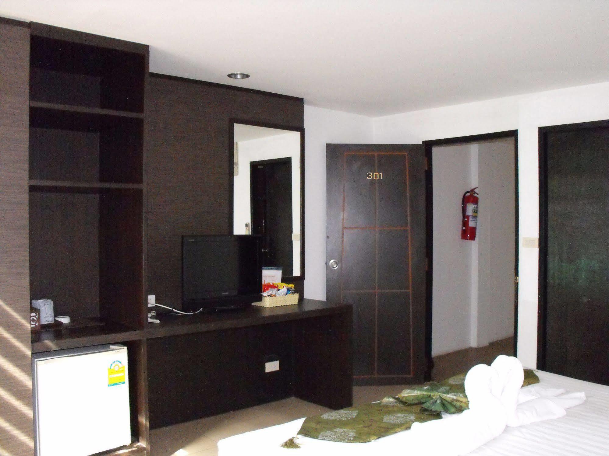 Bgw Phuket Hostel Patong Ngoại thất bức ảnh